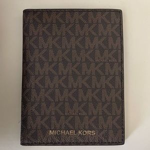 Brand new Michael Kors wallet. Never used!
